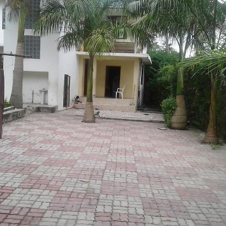 Хостел Jj & Je Family House Дар-эс-Саламе Экстерьер фото