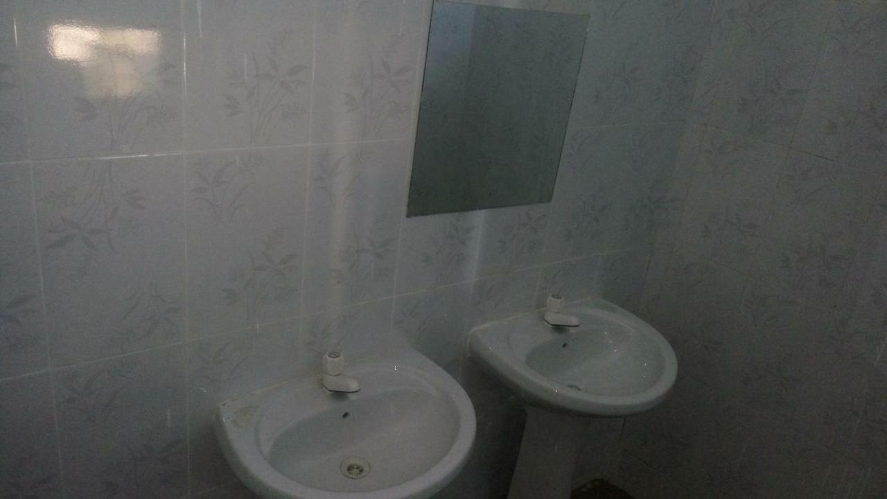 Хостел Jj & Je Family House Дар-эс-Саламе Экстерьер фото