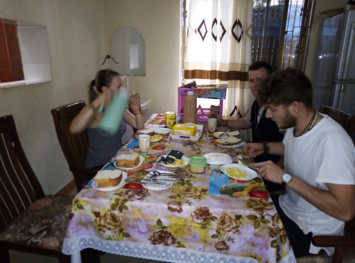 Хостел Jj & Je Family House Дар-эс-Саламе Экстерьер фото